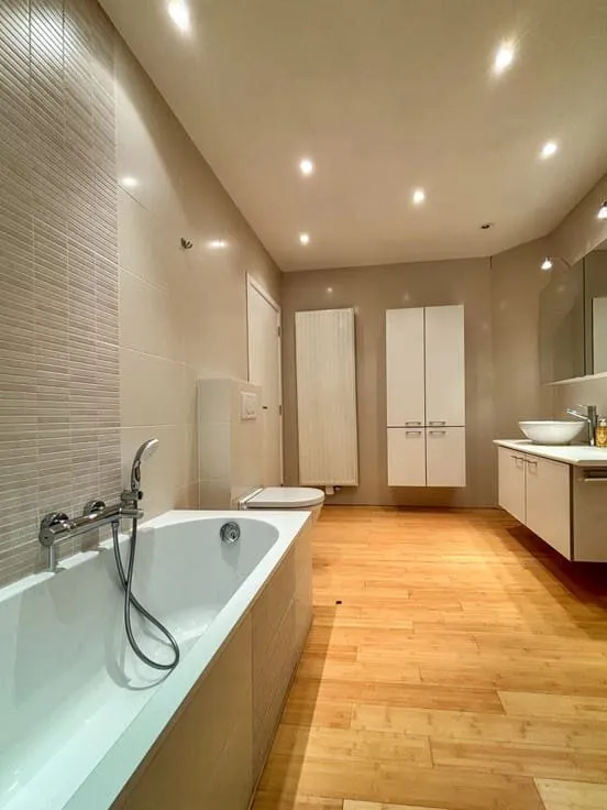 Salles de bain - Appartement Rénové 3 Chambres au Centre de Perwez
