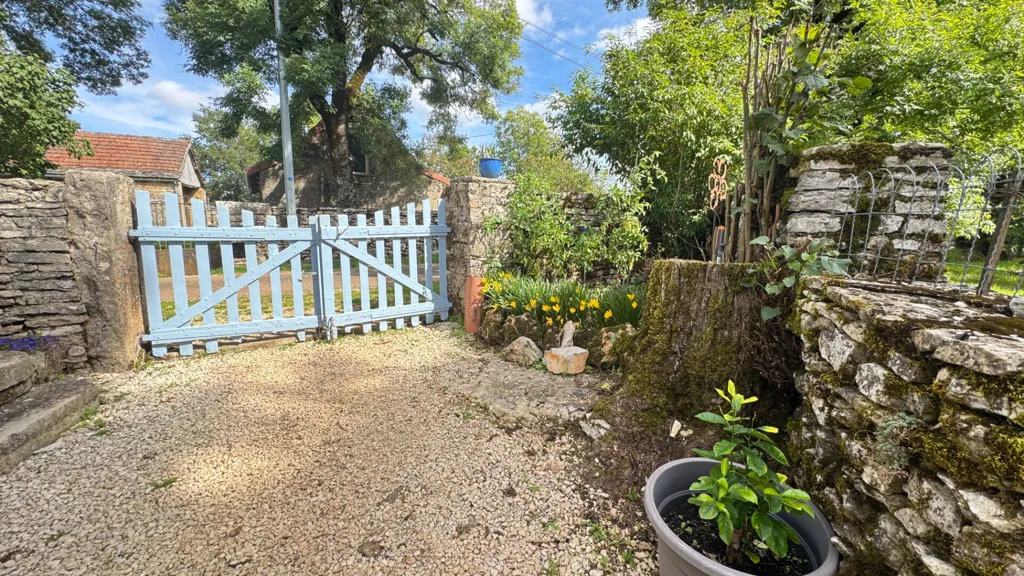 Jardin - Ensemble en Pierre dans un Hameau Calme