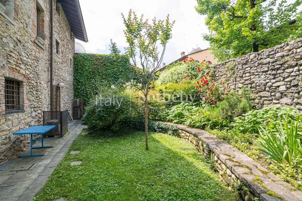 Aed - Luxury Villa with Private Garden in Longuelo