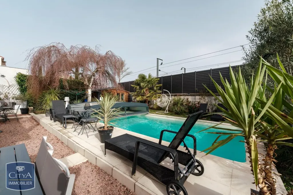 Piscine - Maison avec Piscine et Jardin à Vichy