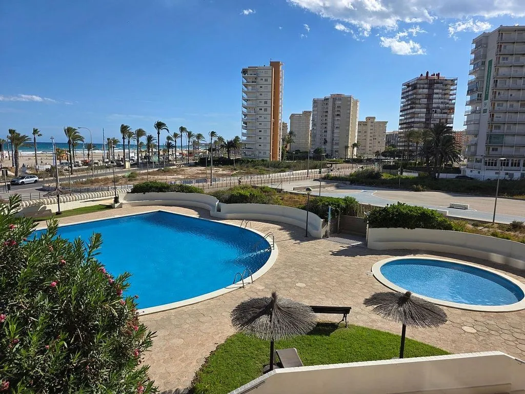 Pool - Luxury Seafront Apartment in Alicante