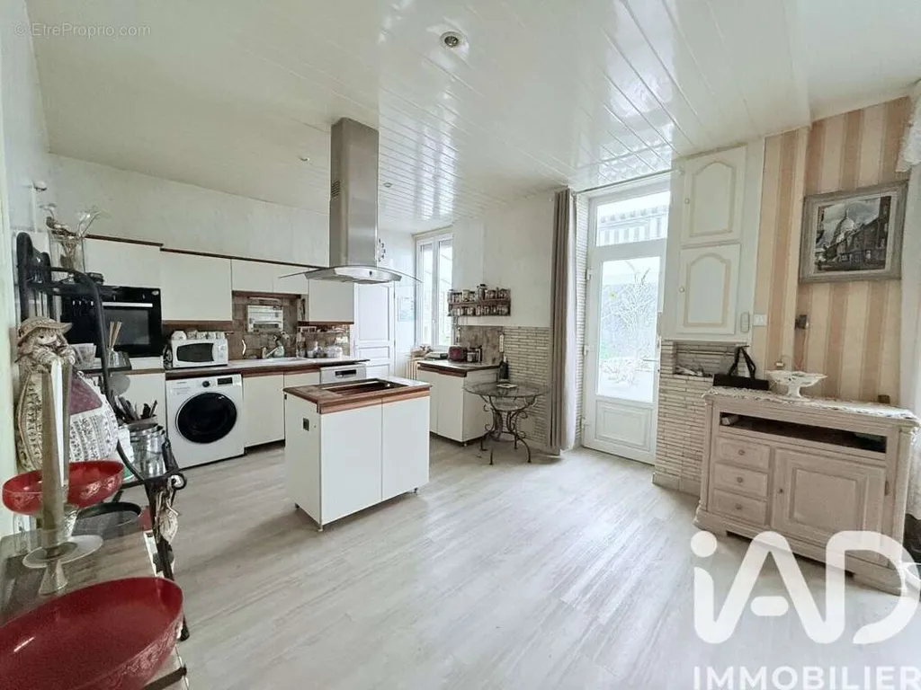 Cuisine - Immeuble de Rapport avec Appartements à Sedan
