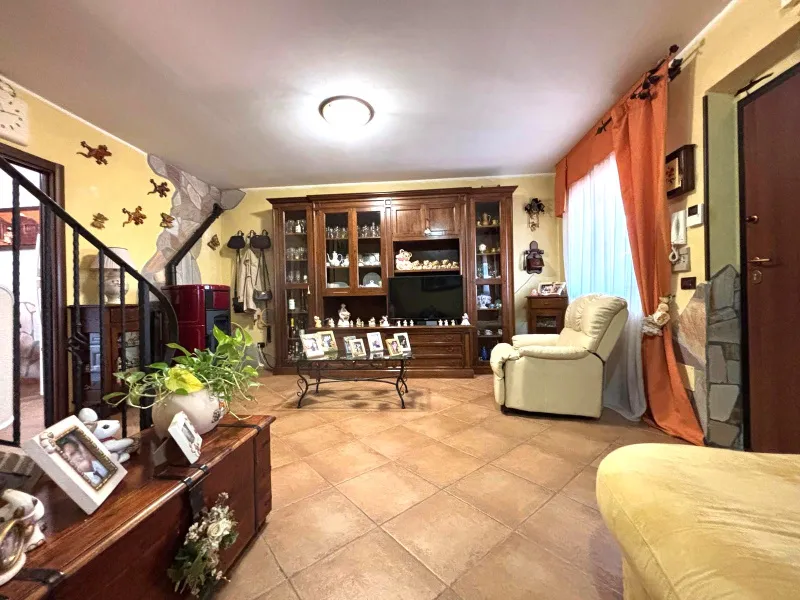 Soggiorno - Bifamiliar Villa with Garden in Ardea