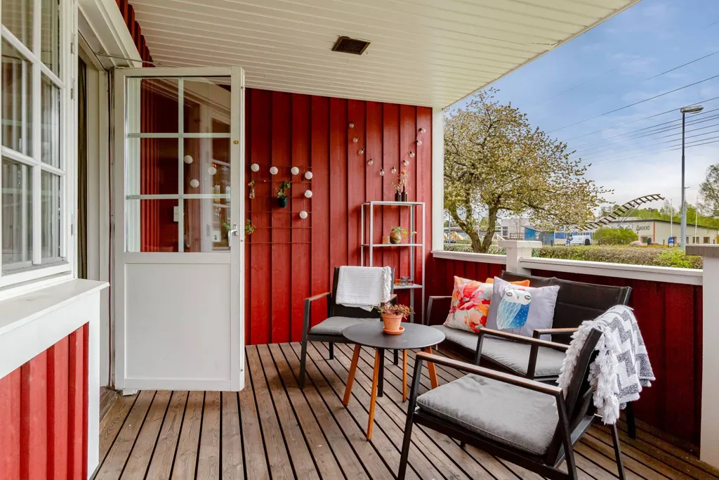 Rõdu - Charming Red Cottage with Garage in Jönköping