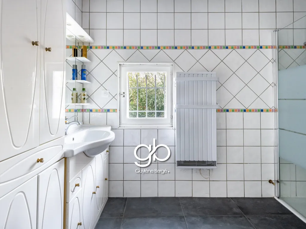 Salles de bain - Villa Contemporaine avec Piscine et Dépendance à Pérols