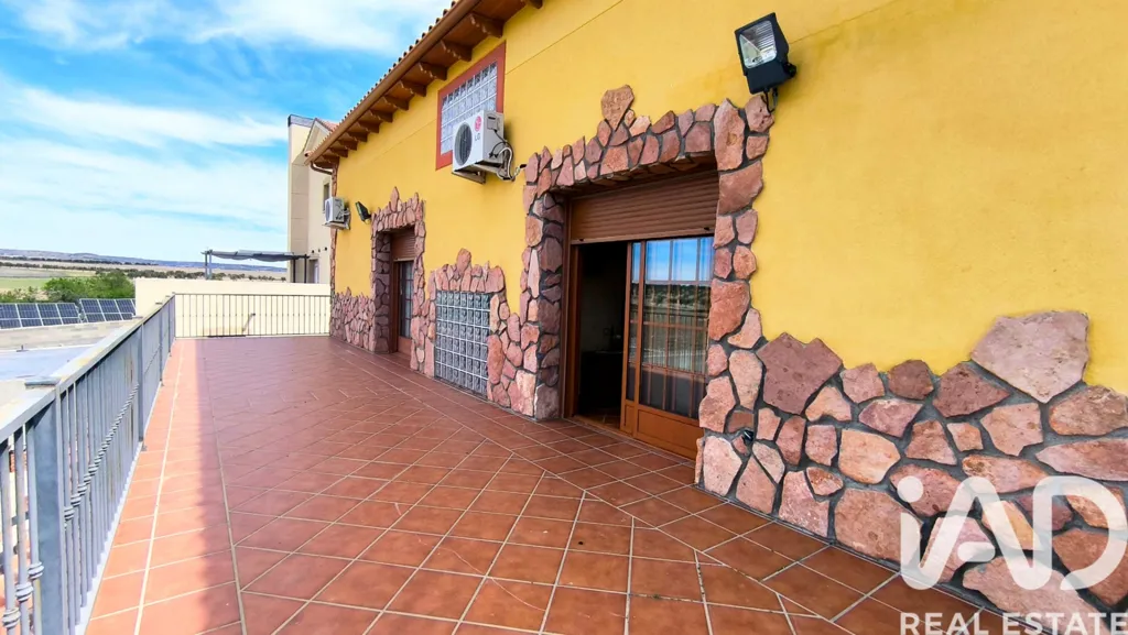 Terrass - Chalet with Large Garden in Colmenar de Oreja