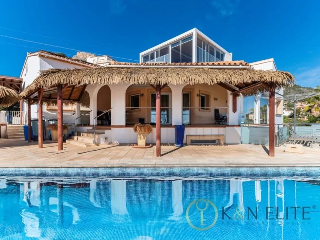 Pool - Luxury Villa with Sea Views in Calpe