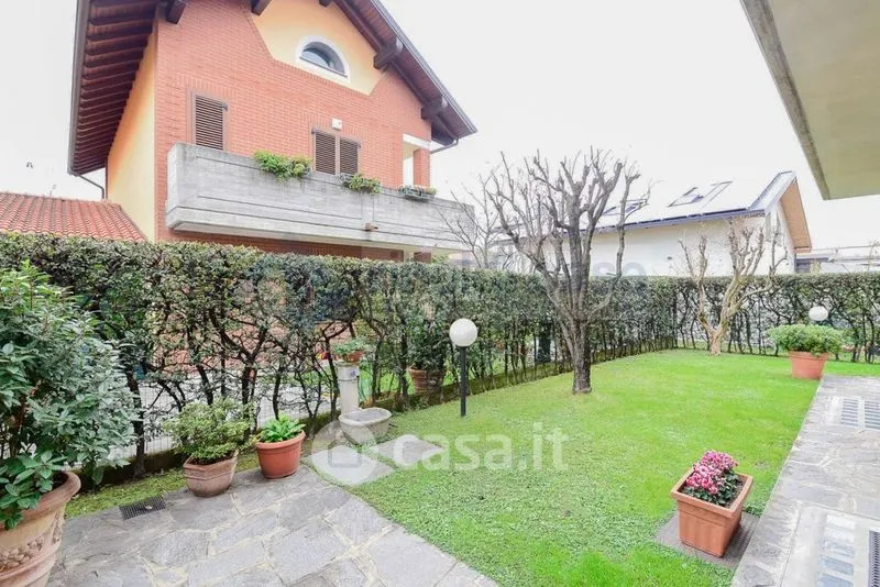 Giardino - Villa with Brickwork in Seregno