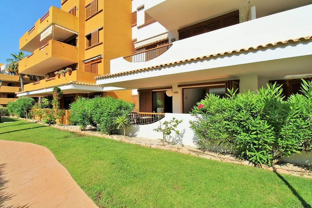 Giardino - Modern Apartment with Pool in Punta Prima