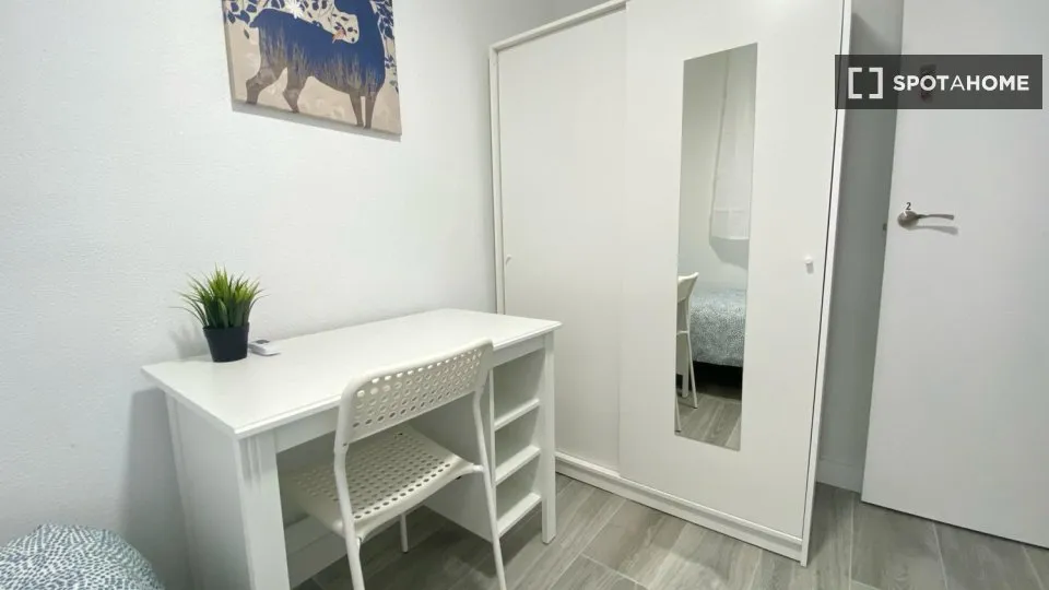Chambres - Shared Room in 4-Bedroom Flat, Los Angeles, Madrid