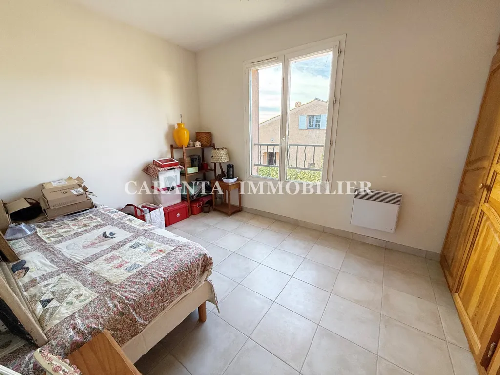 Chambres - Villa Récemment Construite avec Jardin à Sainte-Maxime