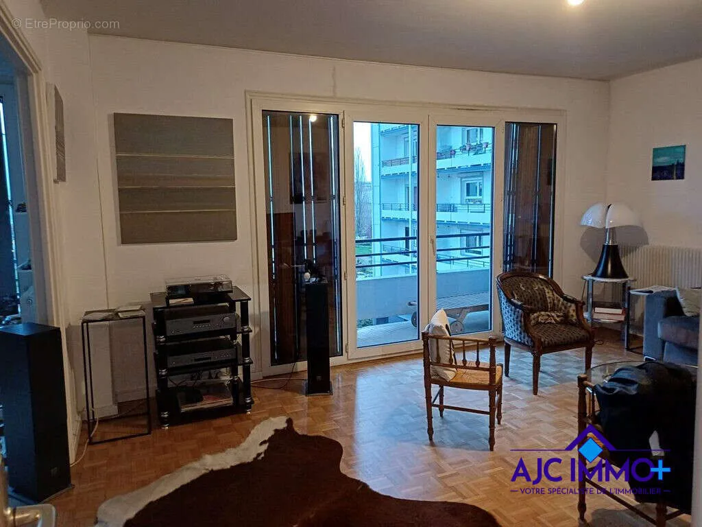 Séjour - Appartement 4 Pièces avec Balcon à Strasbourg