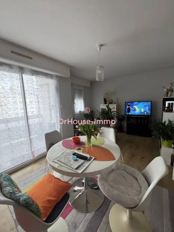 Séjour - Appartement Rénové avec Balcon à Châtellerault