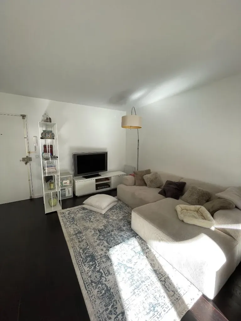 Séjour - Appartement 2 Pièces avec Balcon à Rueil-Malmaison
