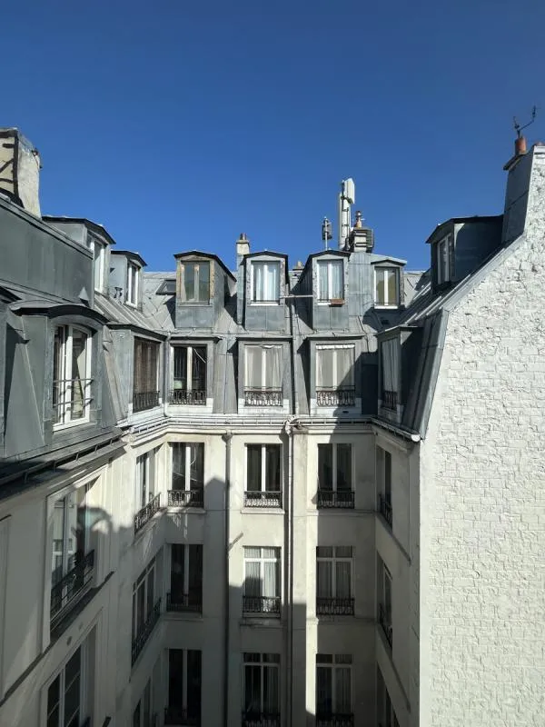 Aed - Studio with Exposed Stone in Paris 3