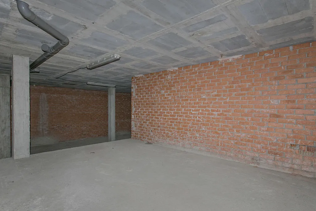 Garaaž - Commercial Space with Street Access in Terrassa