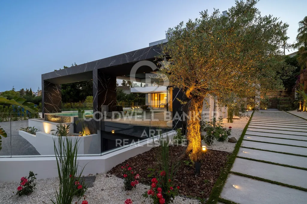 Bassein - Luxury Villa with Pool in Estepona