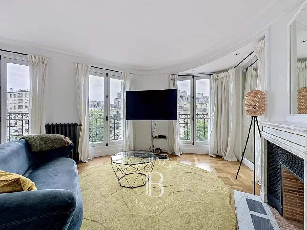 Soggiorno - Luxury Apartment with Balcony in Paris 7th