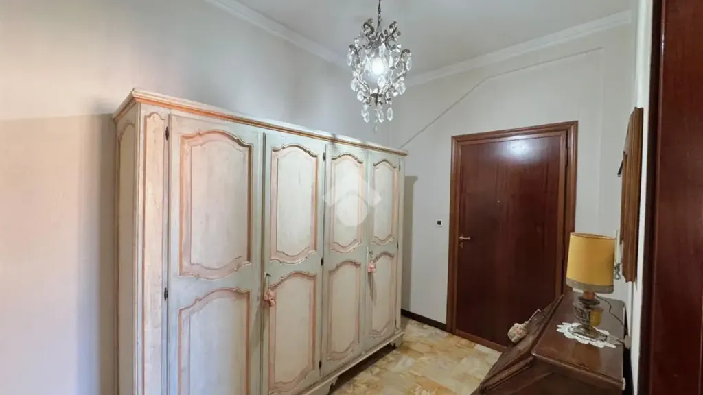 Esik - Fourth Bedroom Flat with Balcony in Bolzaneto