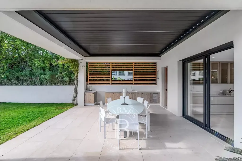 Terrace - Contemporary Villa with Pool in Mougins