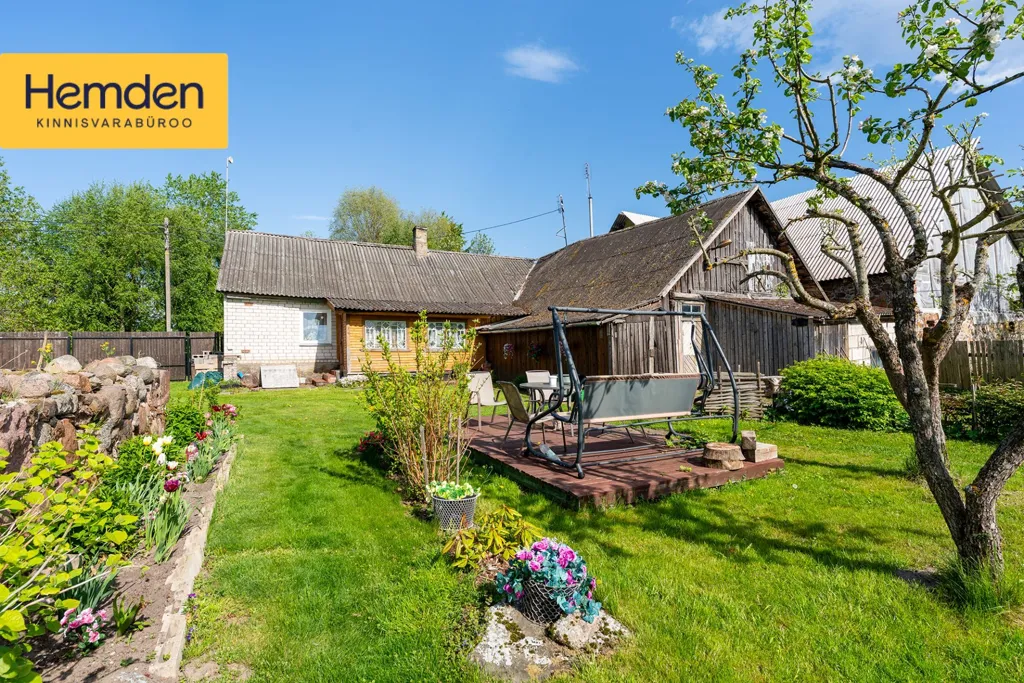 Garden - Renovated House with Lake View in Kasepää