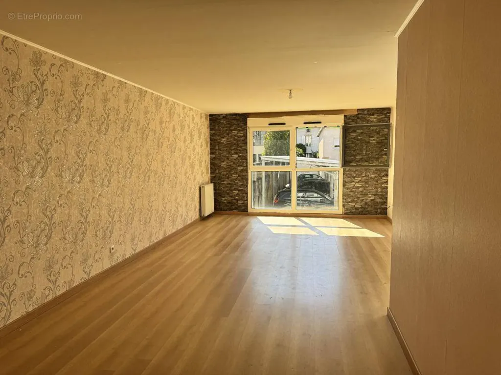Soggiorno - 3-Bedroom Apartment with Parking in Nancy