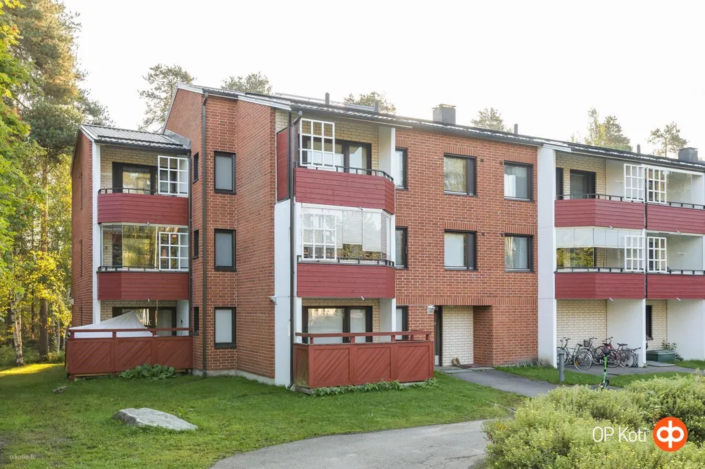 Välivaade - Renovated Flat with Glazed Balcony in Mäntylä