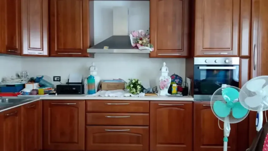 Cuisine - Villa with Two Units in Piacenza