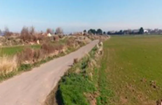 Aed - Buildable Land in Zaragoza with Growth Potential