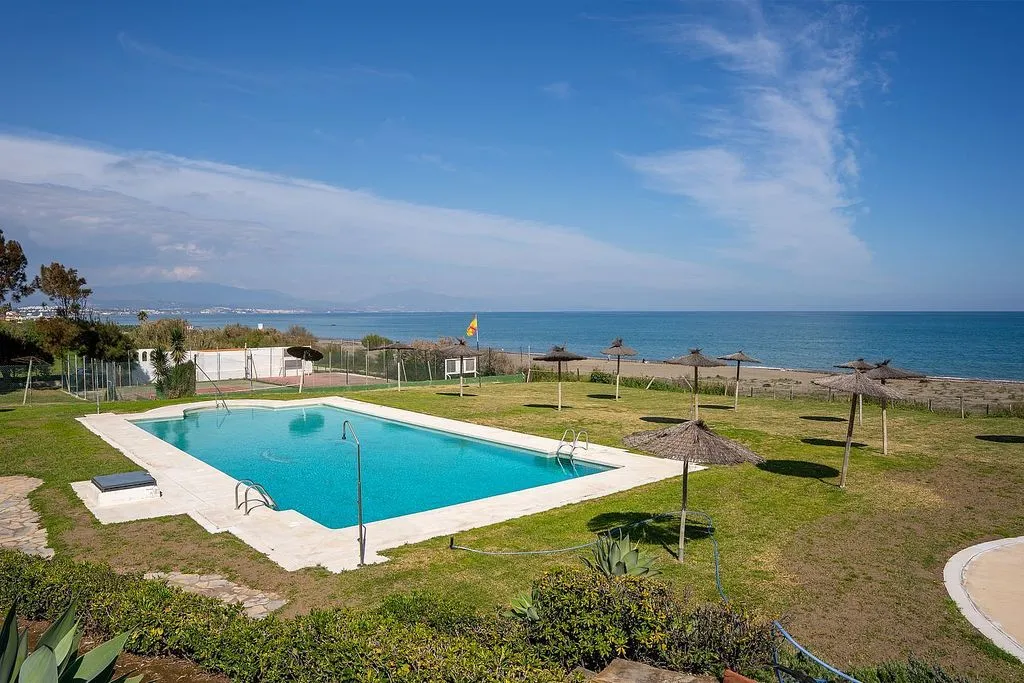 Piscine - Terraced House with Pool in Chullera