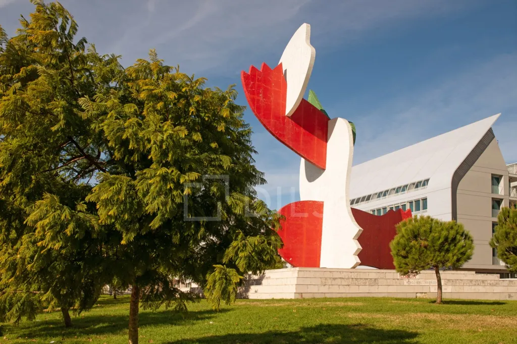 Shop with Private Garden in Marvila, Lisbon