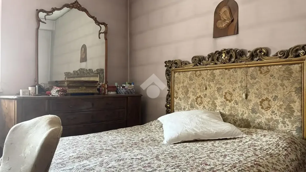 Magamistoad - 4-Room Apartment with Balcony in Ferrara