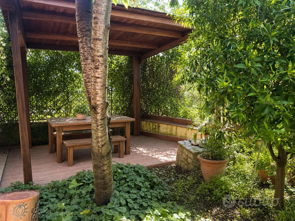 Terrass - New-Condition Apartment with Garden in Terni