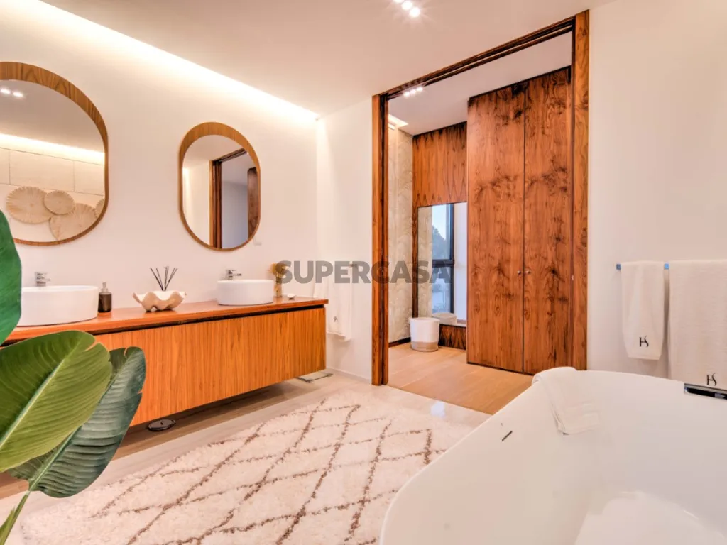 Bathrooms - Modern Villa with Sea View in Troia Resort
