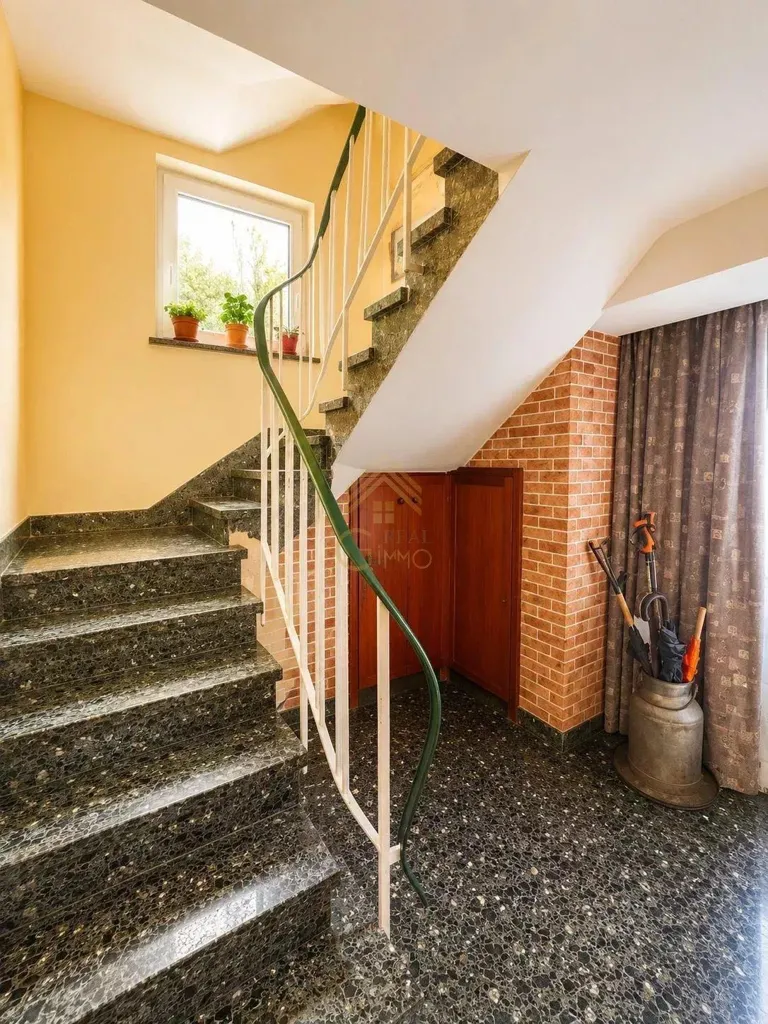 Pièces - Maison 3 Chambres avec Jardin à Howald