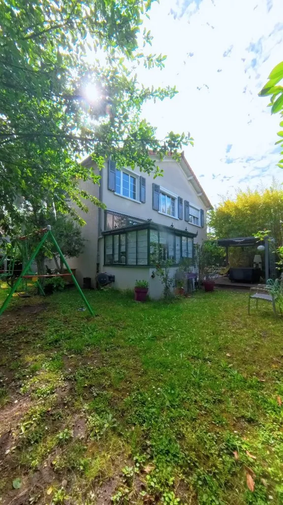 8-toaline maja asukohas Maisons-Alfort