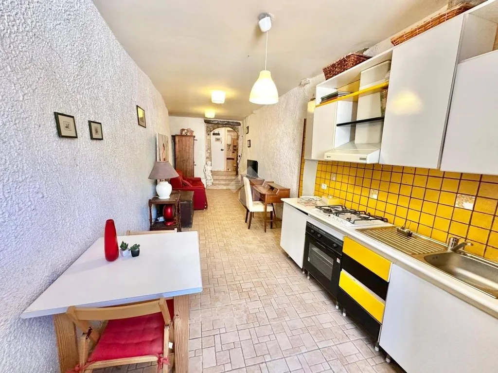Cucina - Monolocale with Private Courtyard in Spoleto