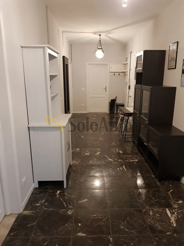 Esik - Shared Flat with Terrace in Statuto