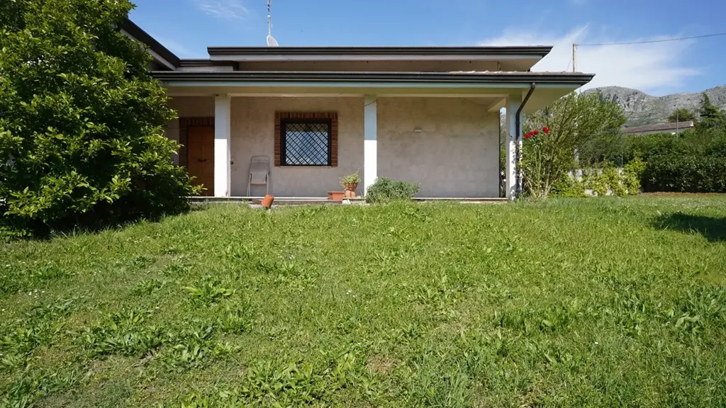 Aed - Rustic Villa with Garden in Cassino