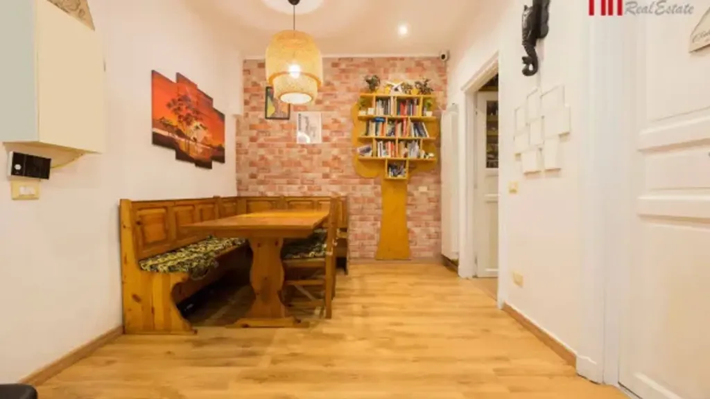 Salle à manger - Restored Apartment in Historic Building, Genoa