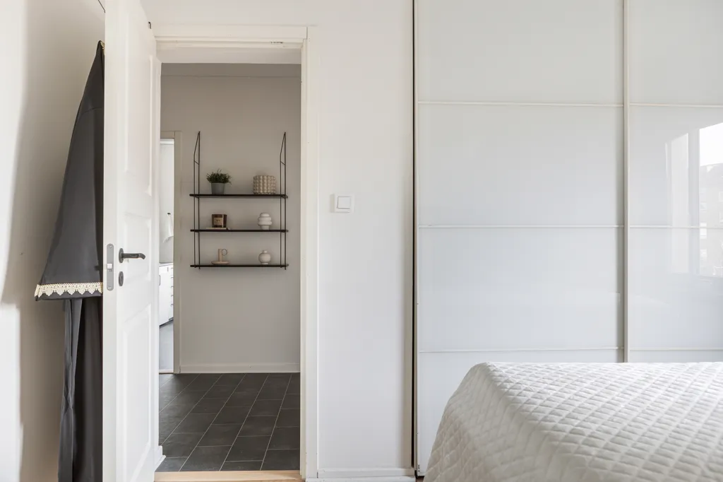 Magamistoad - Apartment with Three-Aspect Windows in Stockholm