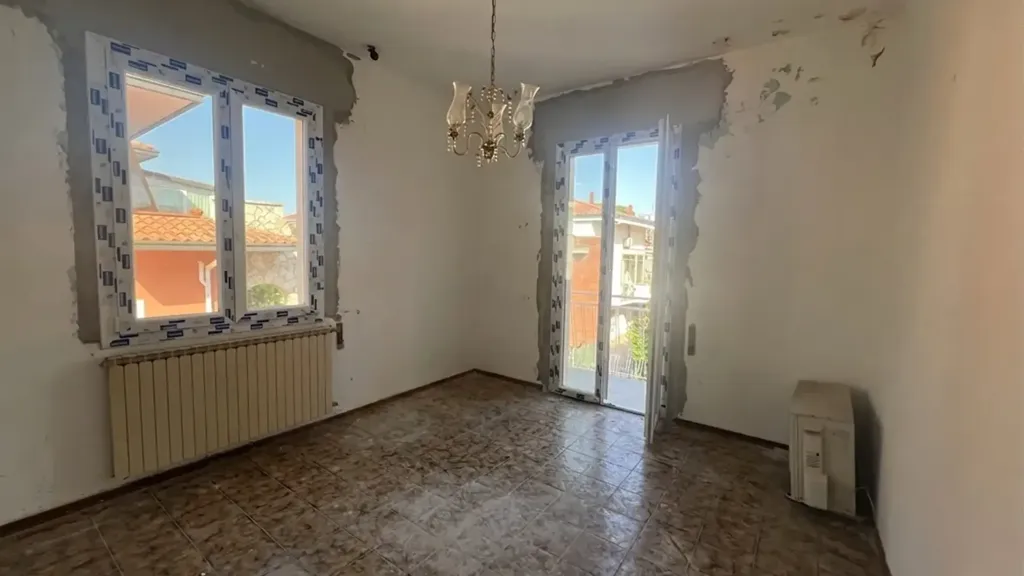 Pièces - Fully Refined Apartment with Balcony in Rimini