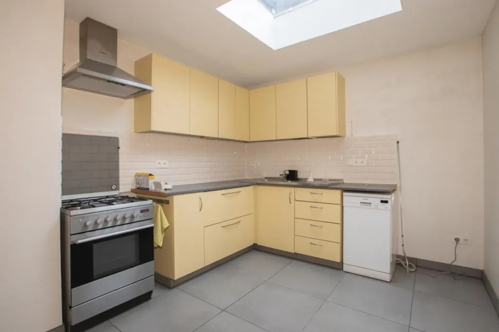 Cuisine - Appartement de 2 Façades avec Visite Virtuelle à Proximité de la Gare