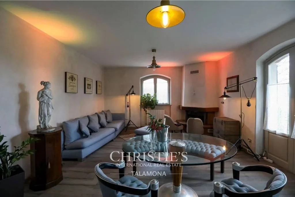 Living Room - Historic Villa with Pool in Oleggio, Piedmont