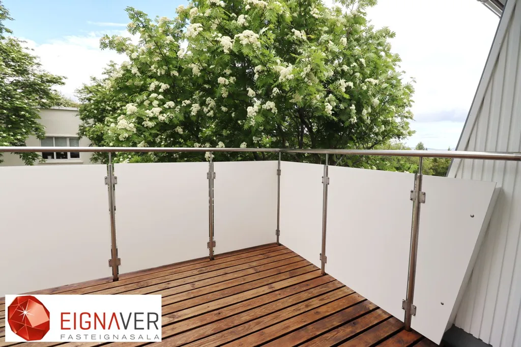Balcone - Apartment with Sea View in Akureyri