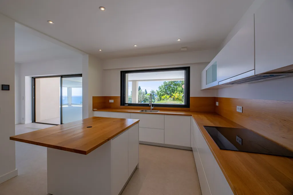 Cuisine - Villa Contemporaine avec Vue Panoramique sur la Mer à Sainte-Maxime