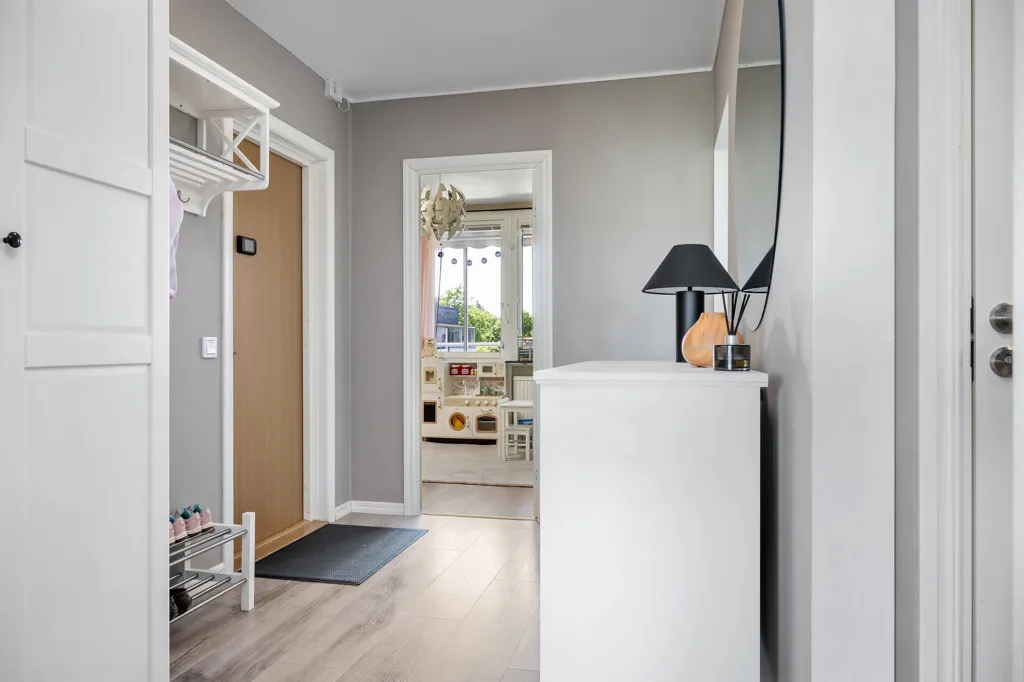 Hallway - Apartment with Balcony in Vilbergen, Norrköping