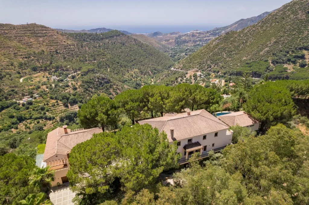 Õhuvaade - Mediterranean Villa with Private Helipad in Ojén