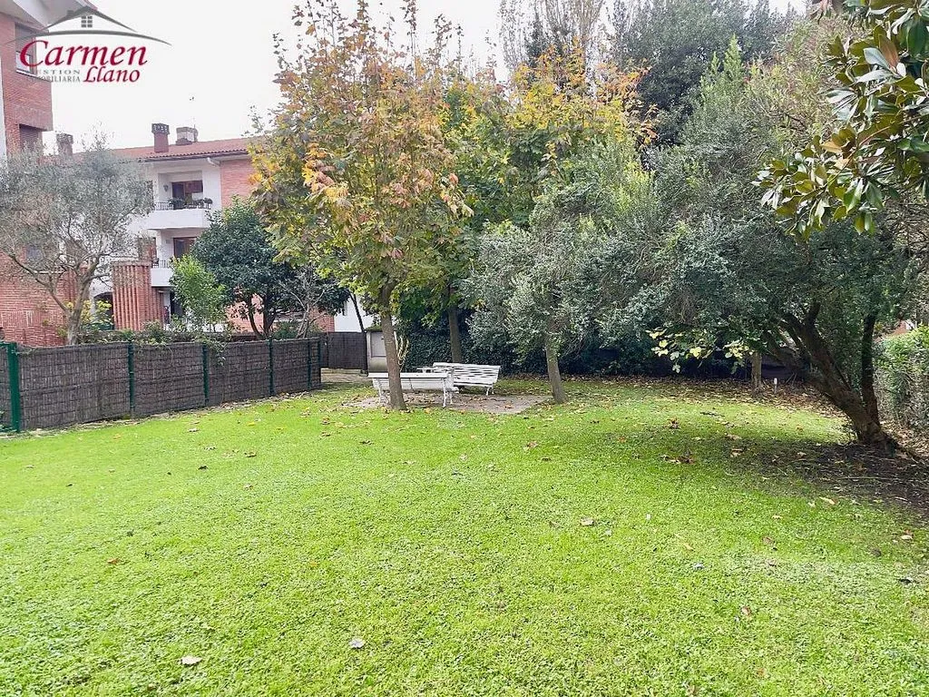 Aed - Spacious Apartment with Terrace in Neguri