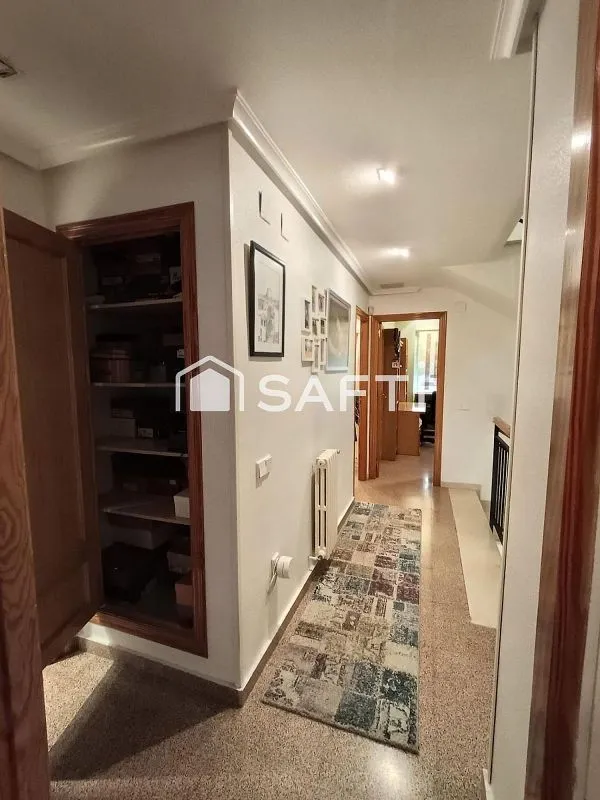 Esik - Chalet with Pool and Terrace in Petrer